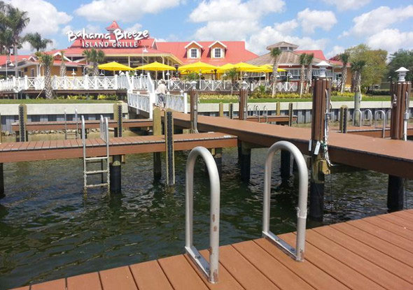 Bahama Breeze dock during the day